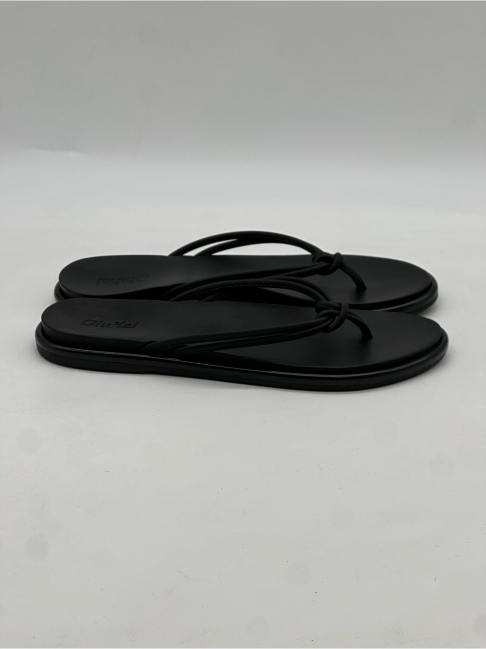 OluKai AKA Sandals. Size 7